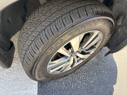 Used 2024 Nissan Pathfinder SL image 9