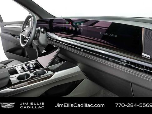 Used 2025 Cadillac Escalade Luxury image 25