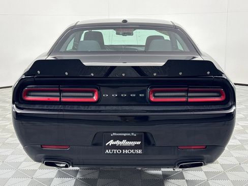 Used 2016 Dodge Challenger SXT image 6