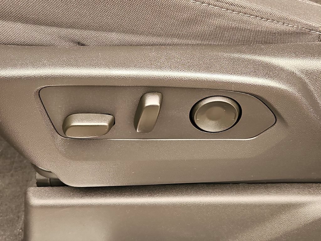 Certified 2025 Chevrolet Silverado 1500 LT AWD/4WD image 22