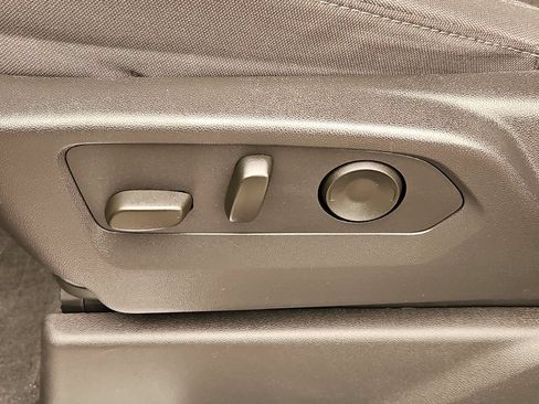 Certified 2025 Chevrolet Silverado 1500 LT AWD/4WD image 22