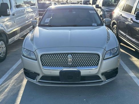 Used 2017 Lincoln Continental Select image 8