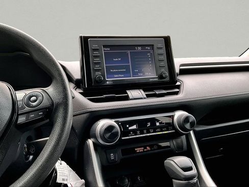Certified 2022 Toyota RAV4 LE FWD image 9