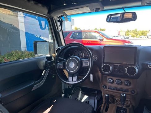 Used 2017 Jeep Wrangler Unlimited Rubicon image 14