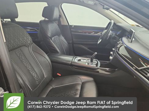 Used 2022 BMW 740i xDrive w/ Premium Package image 32