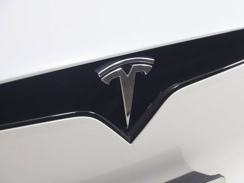 Used 2022 Tesla Model X image 21