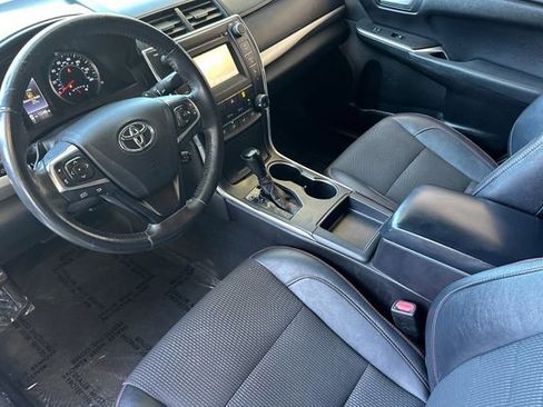 Used 2017 Toyota Camry SE FWD image 11