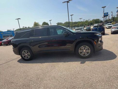 Used 2025 Chevrolet Traverse LT w/ Driver Confidence Package AWD/4WD image 9