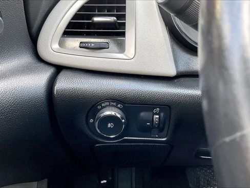 Used 2012 Buick Verano FWD image 24