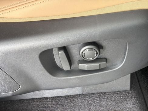 New 2026 Land Rover Discovery Limited Edition image 33