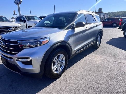 Used 2023 Ford Explorer XLT w/ Equipment Group 202A image 5