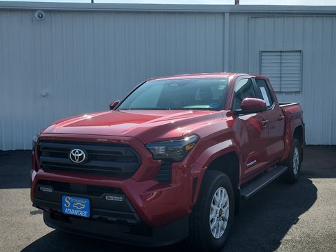 Used 2025 Toyota Tacoma SR5 AWD/4WD image 1