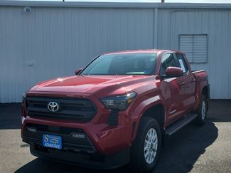 Used 2025 Toyota Tacoma SR5 AWD/4WD video 1