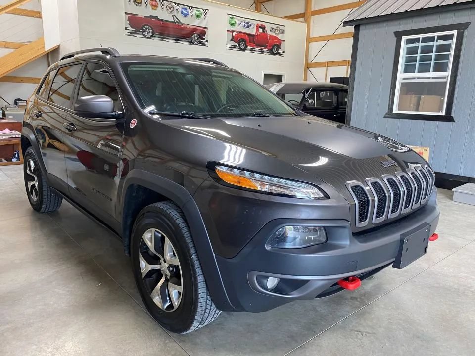 Used 2016 Jeep Cherokee Trailhawk w/ Comfort/Convenience Group AWD/4WD image 1