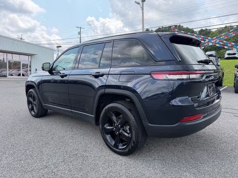Used 2024 Jeep Grand Cherokee Limited w/ Luxury Tech Group II AWD/4WD image 4
