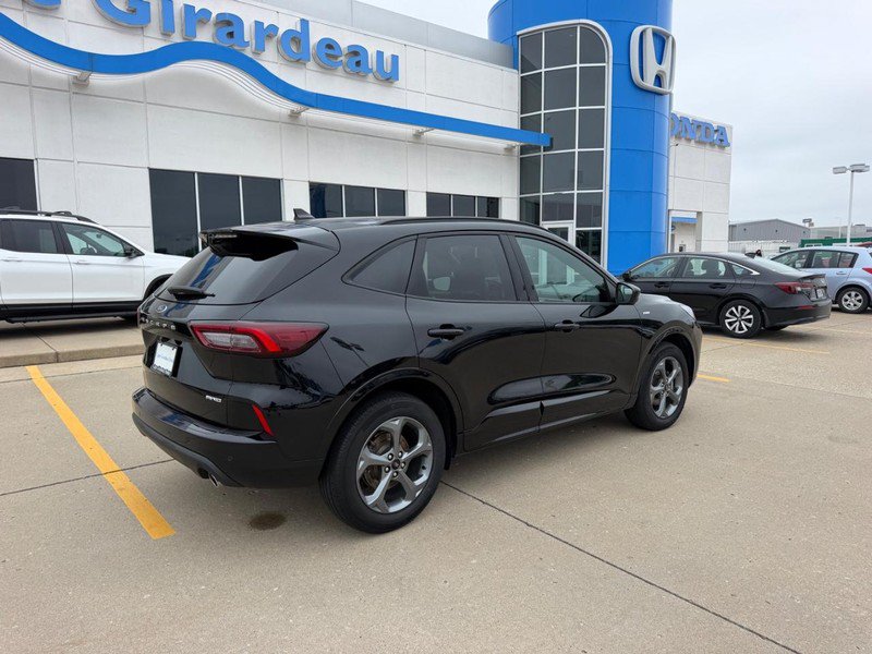 Used 2023 Ford Escape ST-Line Select w/ Tech Pack #2 AWD/4WD image 2