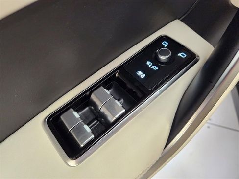 Used 2023 Jaguar F-PACE SVR image 23