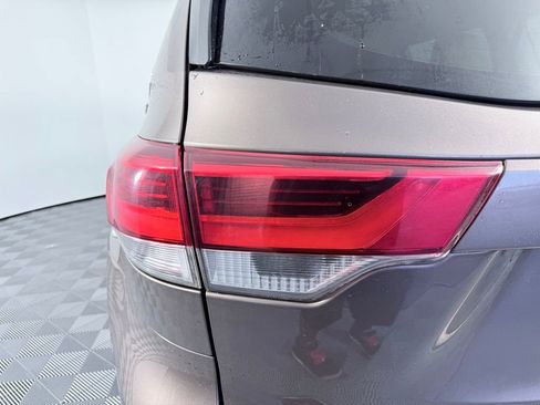 Used 2019 Toyota Highlander XLE image 30
