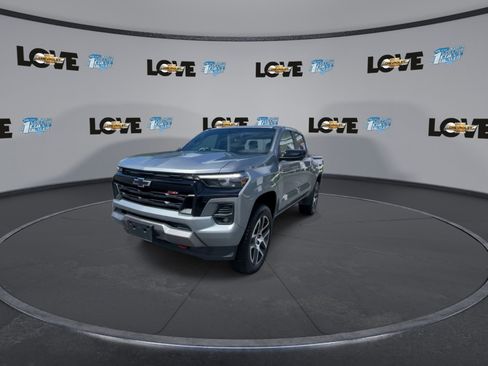 Used 2023 Chevrolet Colorado Z71 w/ Z71 Convenience Package 2 image 5