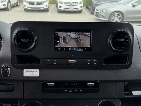 Used 2024 Mercedes-Benz Sprinter 2500 image 28