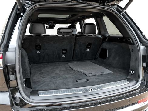 Used 2023 Jeep Grand Cherokee Overland w/ Luxury Tech Group IV AWD/4WD image 54