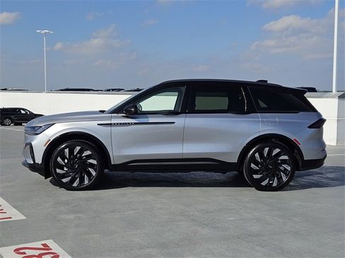 New 2026 Lincoln Nautilus Reserve image 4