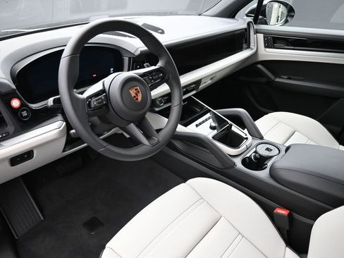 New 2026 Porsche Cayenne AWD/4WD image 4