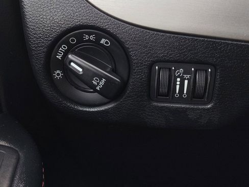 Used 2019 Dodge Grand Caravan GT image 12