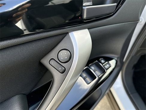 New 2025 Mitsubishi Eclipse Cross LE image 11