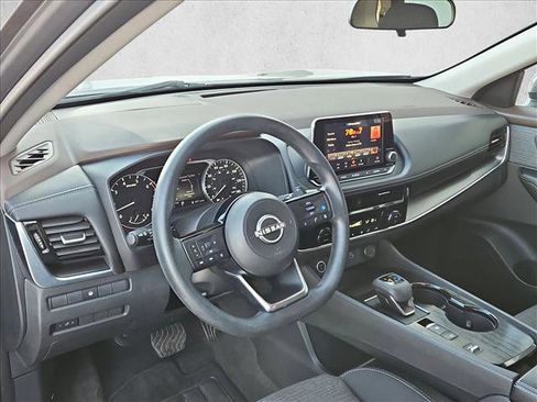 Used 2022 Nissan Rogue SV image 10