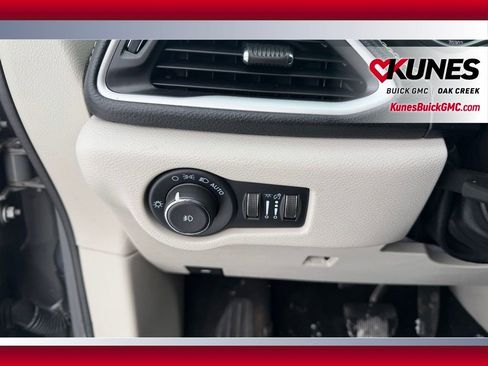 Used 2022 Chrysler Pacifica Touring-L w/ Uconnect Theater Family Group image 14