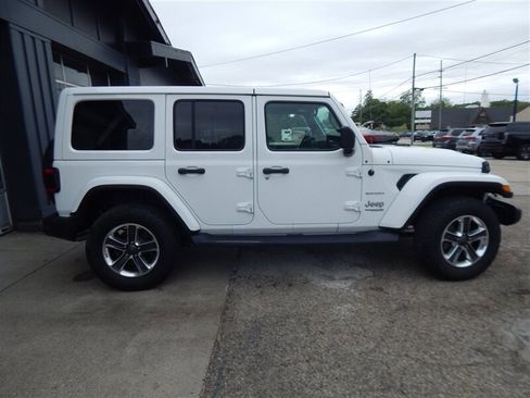 Used 2019 Jeep Wrangler Unlimited Sahara AWD/4WD image 7