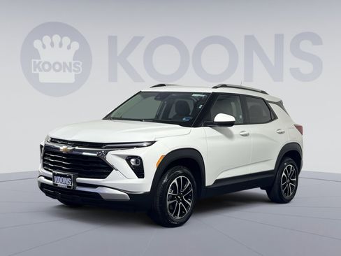 Used 2025 Chevrolet TrailBlazer LT AWD/4WD image 1