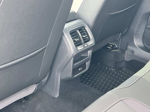 Used 2025 Volkswagen Taos SE w/ Panoramic Sunroof Package image 23