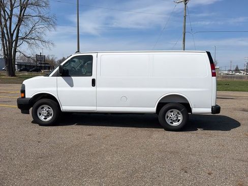New 2025 Chevrolet Express 2500 image 9