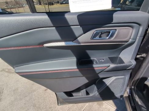 Used 2025 Ford Explorer ST-Line w/ ST-Line Street Pack AWD/4WD image 25