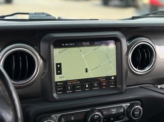 Used 2018 Jeep Wrangler Unlimited Sahara w/ Dual Top Group AWD/4WD video 3