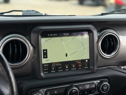Used 2018 Jeep Wrangler Unlimited Sahara w/ Dual Top Group AWD/4WD image 3