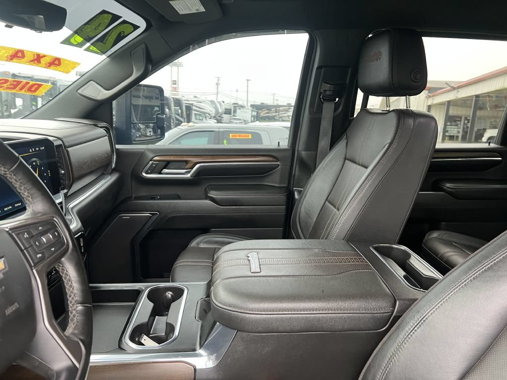 Used 2024 Chevrolet Silverado 3500 High Country w/ High Country Premium Package AWD/4WD image 36