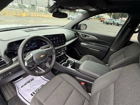 Used 2025 Chevrolet Traverse LT w/ Sun and Wheel Package image 18