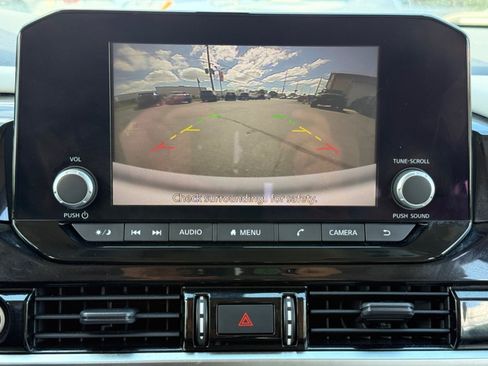 Used 2022 Nissan Pathfinder SV AWD/4WD image 12