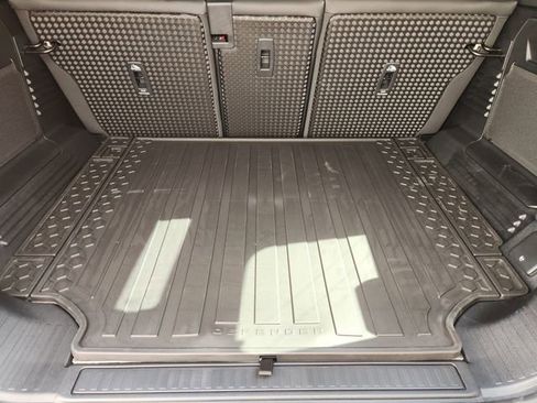 New 2026 Land Rover Defender 110 X-Dynamic SE AWD/4WD image 22