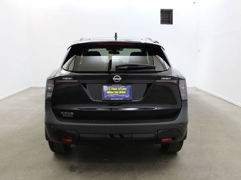 New 2026 Nissan Kicks SV w/ SV Premium Package FWD image 4