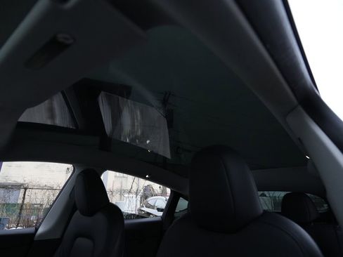 Used 2023 Tesla Model Y Long Range image 18