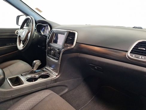 Used 2019 Jeep Grand Cherokee Laredo w/ Security & Convenience Group image 17