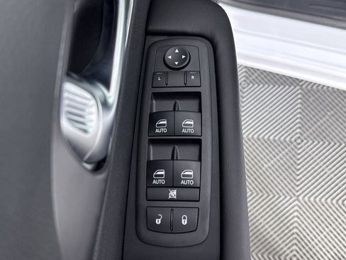 New 2026 Chrysler Pacifica Select FWD image 28