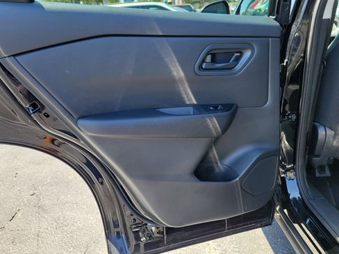 Used 2024 Nissan Rogue S FWD image 10