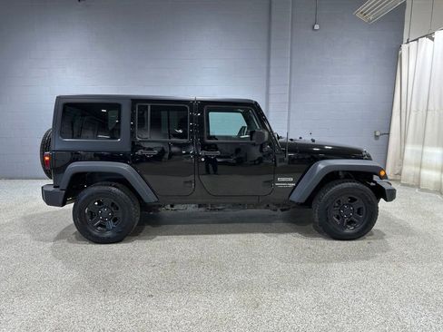 Used 2018 Jeep Wrangler Unlimited Sport w/ Connectivity Group AWD/4WD image 2