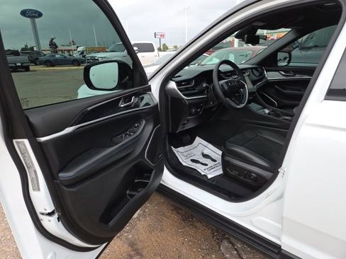 Used 2024 Jeep Grand Cherokee Trailhawk w/ Luxury Tech Group III image 27