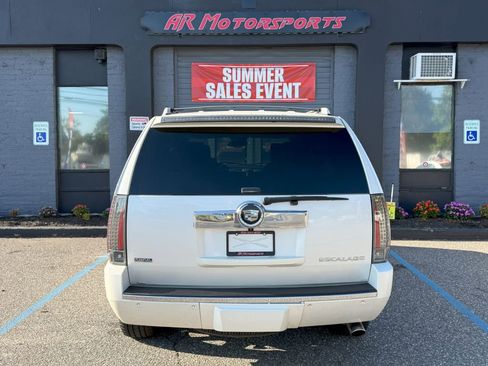 Used 2009 Cadillac Escalade AWD image 4